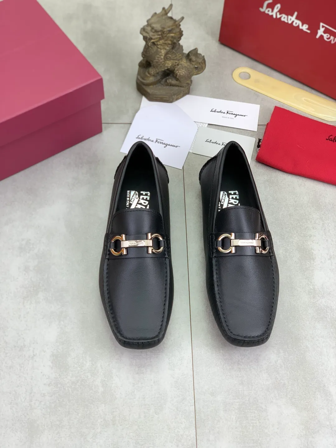 Men's shoes 💰P542 New model, high quality [Ferragamo/Ferragamo] Latest lazy slip-on shoes Original imported calfskin, imported cowhide lining + original luxury metal buckle + original combination outsole Comparison without pressure Code number: 38-45